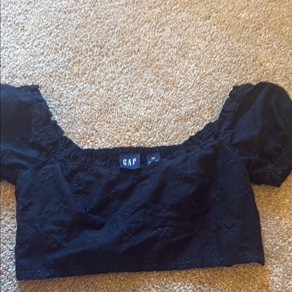 GAP Black Puff Sleeve Crop top